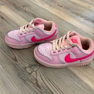 Toddler triple pink Nike dunk